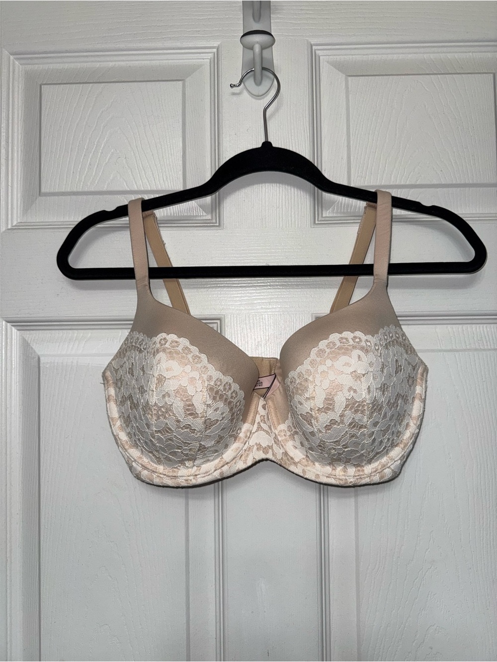 Victoria's Secret Cream and Lace Underwire Bra with Convertable Straps